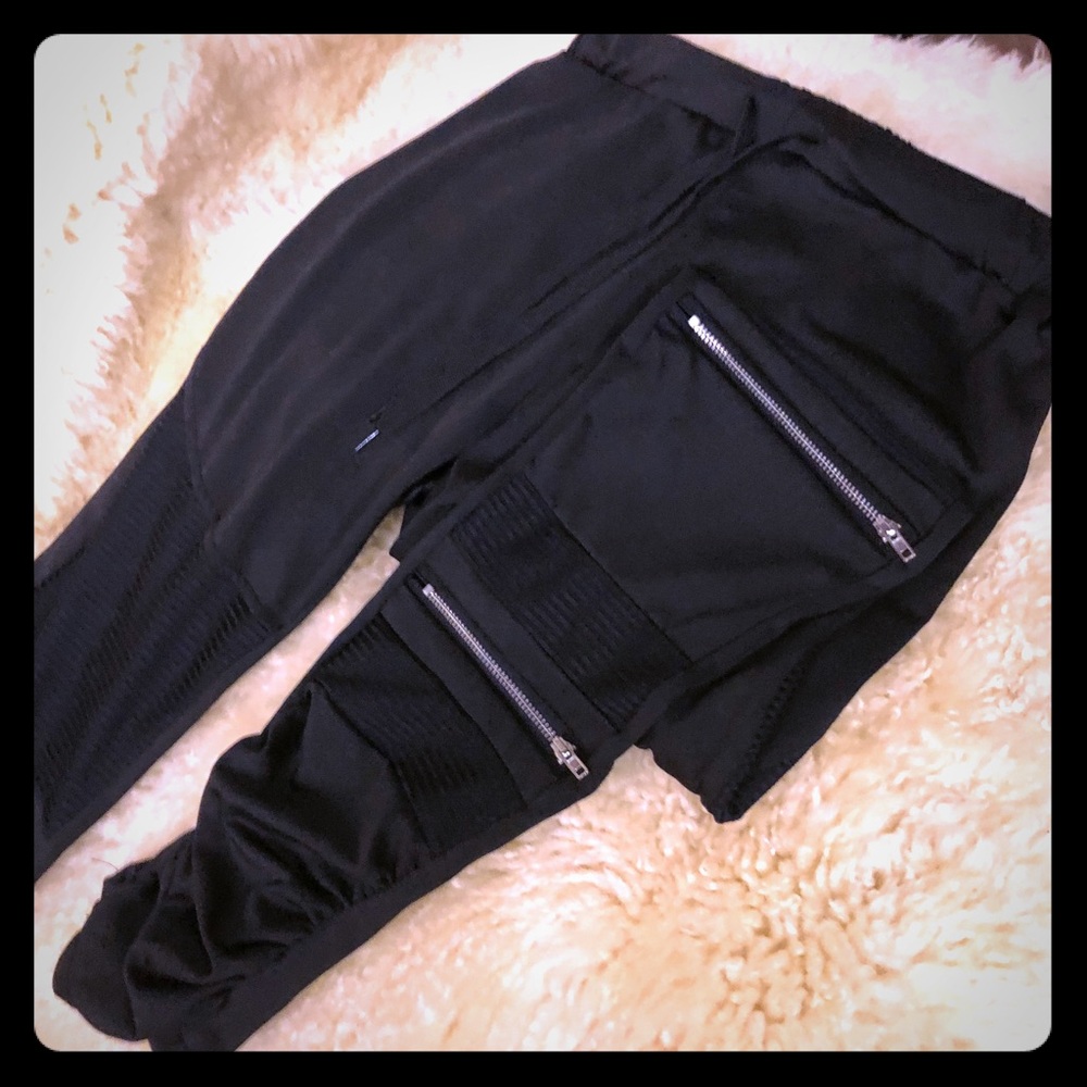 NWOT Trending Black zipper styled yoga like pants